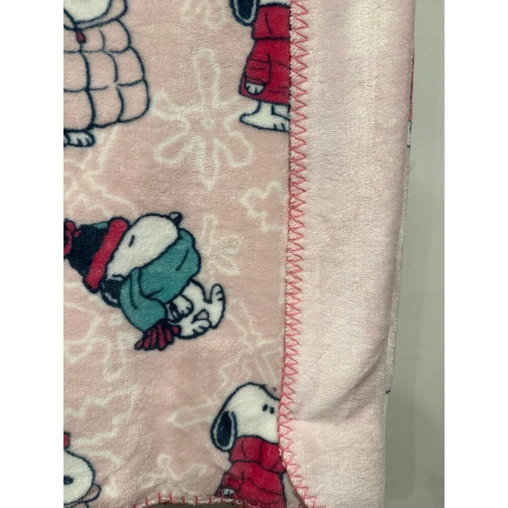 SNOOPY HOLIDAY PUFFER JACKET REVERSIBLE PLUSH THROW BLANKET